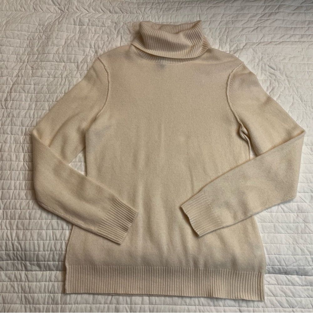 Antonio Melani cream turtleneck 100% cashmere sweater